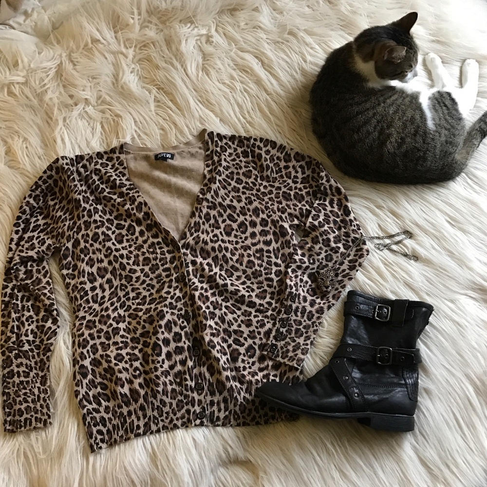 Leopard Print V-Neck Cardigan